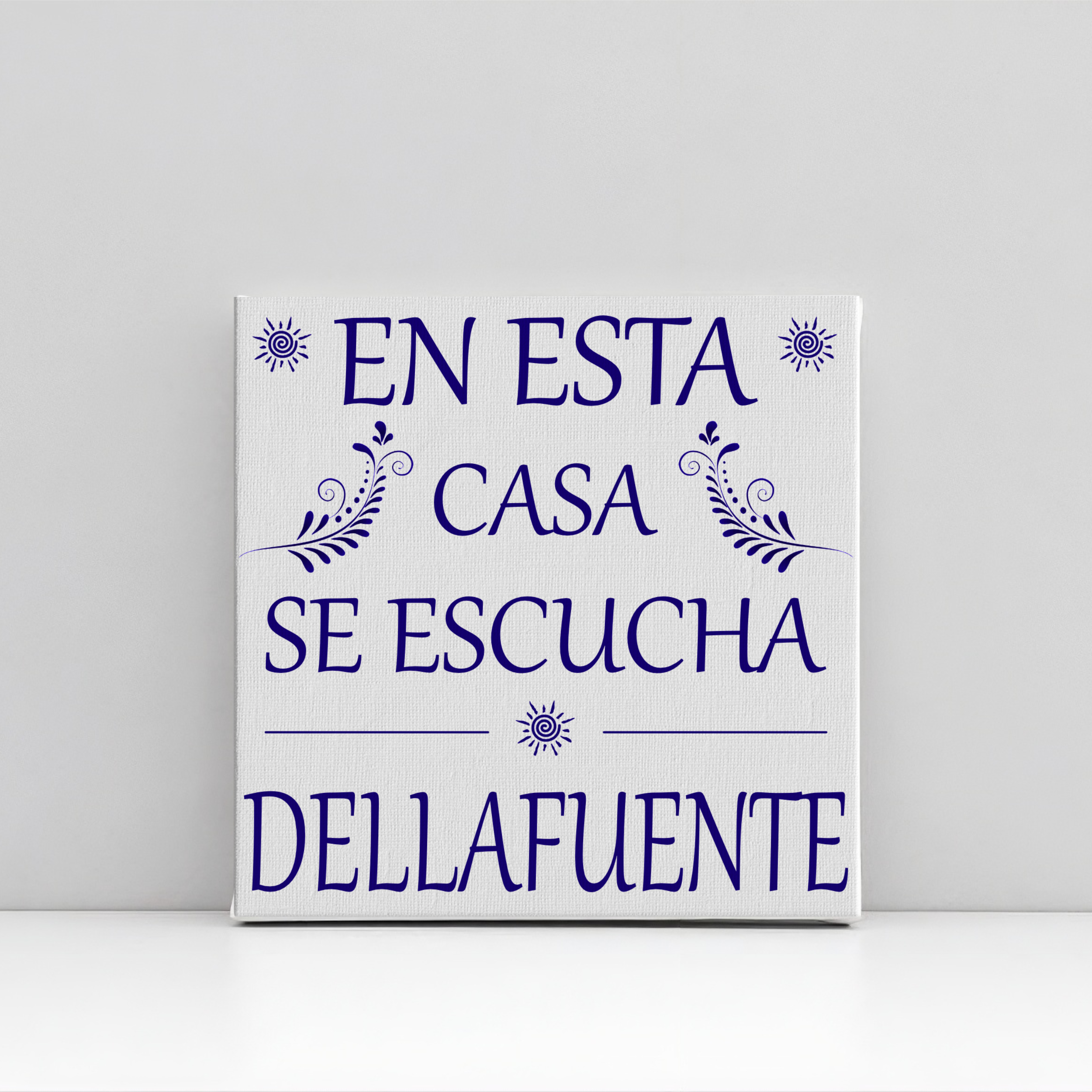 Lienzo En esta casa se escucha Dellafuente